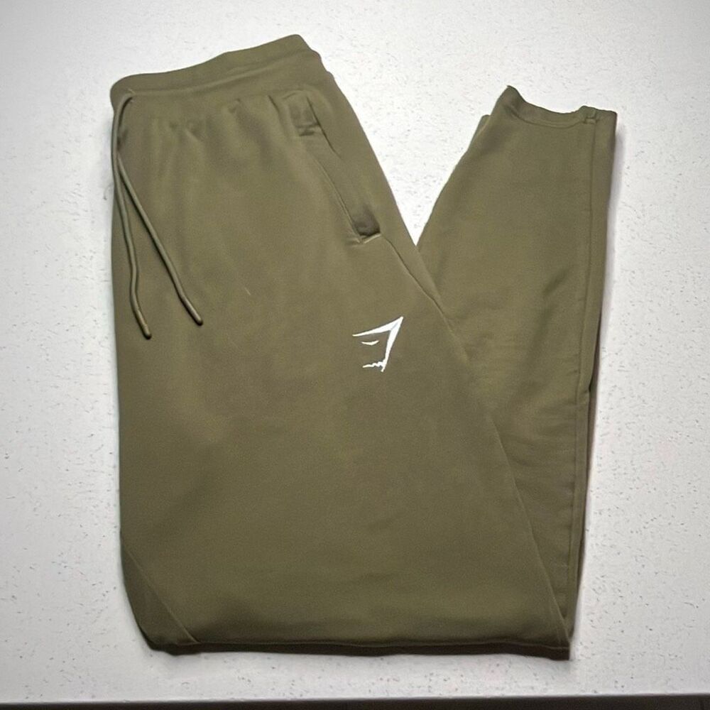 Gymshark Crest Jogger Sweatpants Men’s Medium Olive Green Tapered Gym Fitness GM